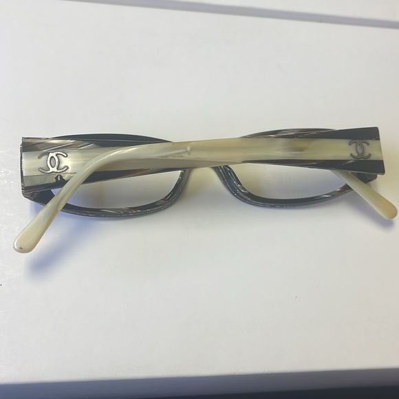 Chanel glasses - Picture 4 of 8
